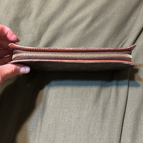 Louis Vuitton Zippy wallet Authentic - Picture 5 of 13